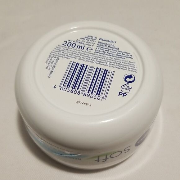 Nivea Soft Light Moisturizing Creme Face & Body new - Picture 4 of 5